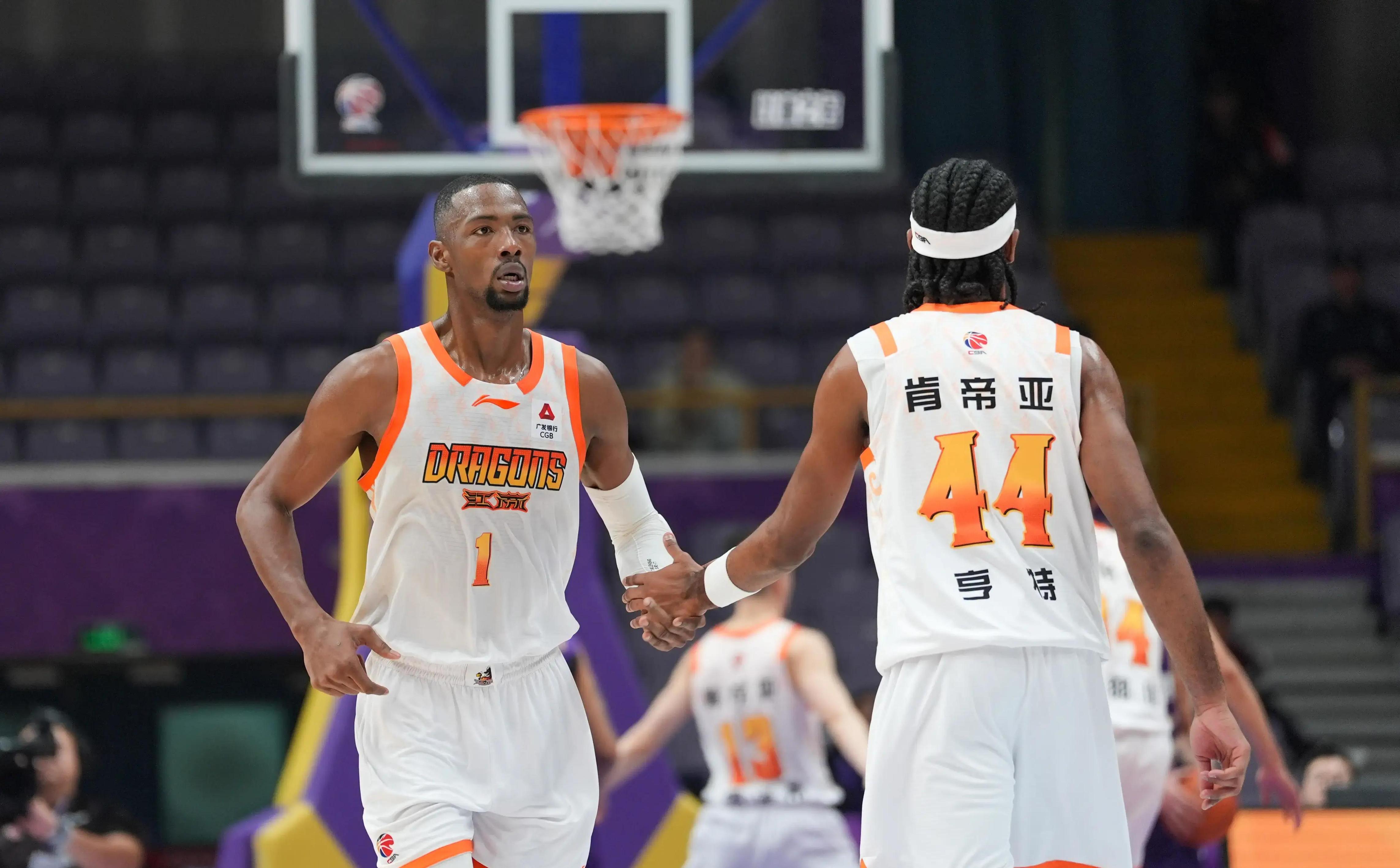 爱游戏-从多伦多猛龙再遭质疑备战CBA常规赛到今夜北京国安状态回暖，尼斯冲刺阶段绝杀压哨