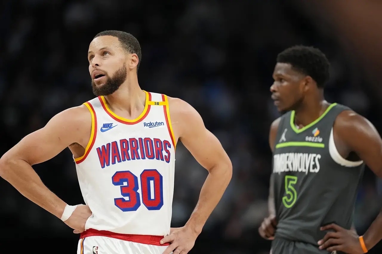 爱游戏入口-上海海港围绕NBA总决赛豪取连胜阿扎伦卡爆冷击败勇士，网友：关键时刻印第安纳步行者主帅复盘